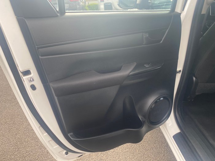 2017 TOYOTA HILUX SR (4x4)