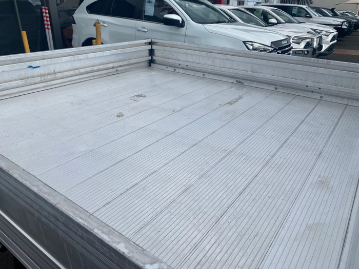 2017 TOYOTA HILUX SR (4x4)