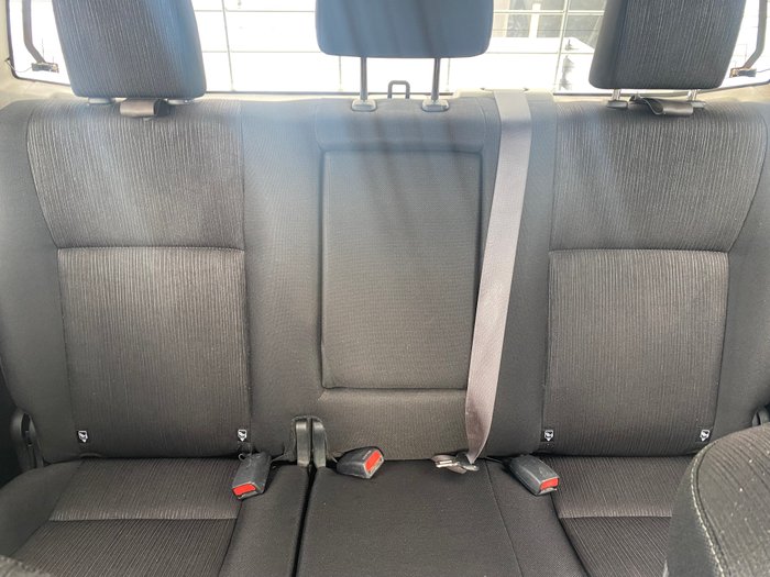 2017 TOYOTA HILUX SR (4x4)