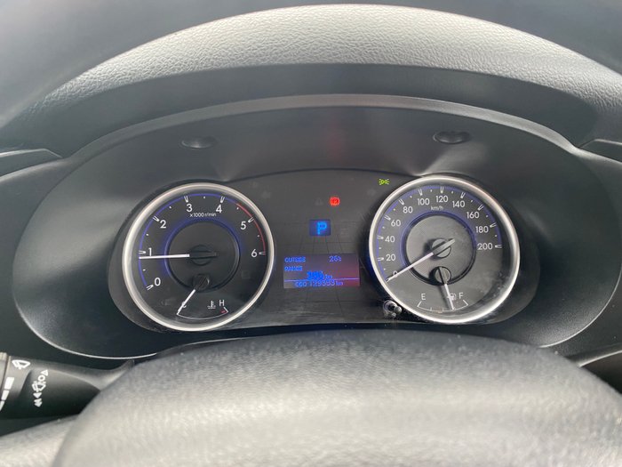 2017 TOYOTA HILUX SR (4x4)