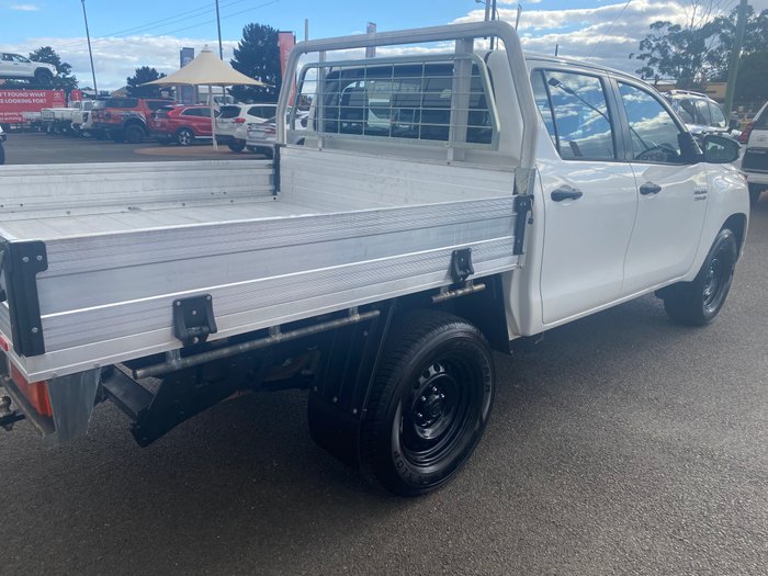 2017 TOYOTA HILUX SR (4x4)