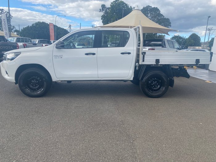 2017 TOYOTA HILUX SR (4x4)