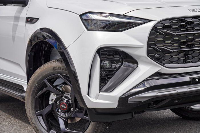 2025 Isuzu MU-X X-TERRAIN