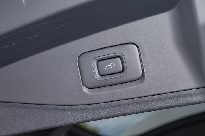 2025 Isuzu MU-X X-TERRAIN