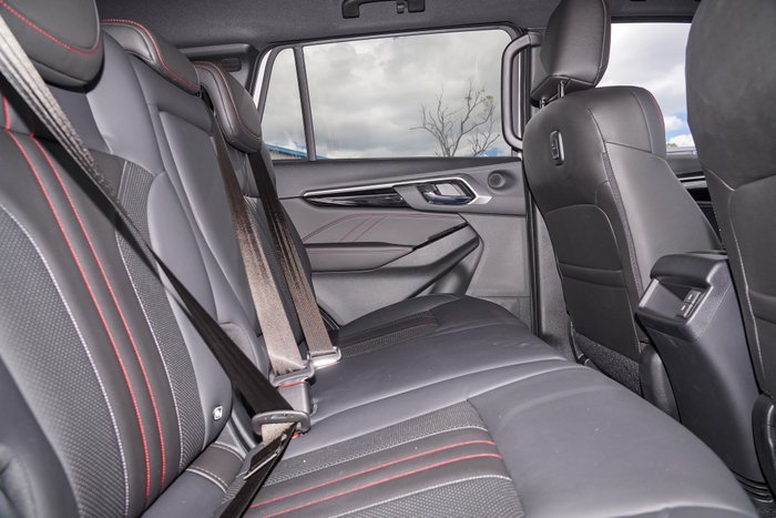 2025 Isuzu MU-X X-TERRAIN