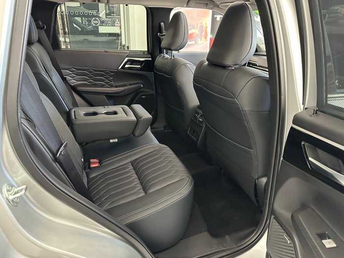 2025 Mitsubishi Outlander Exceed