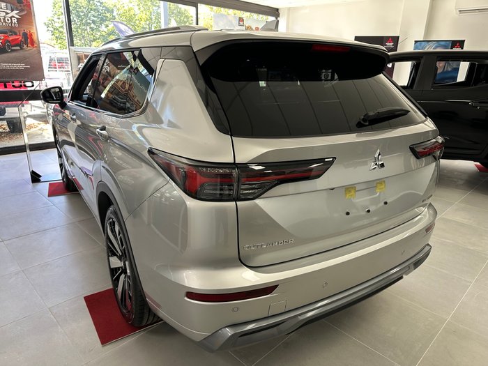 2025 Mitsubishi Outlander Exceed