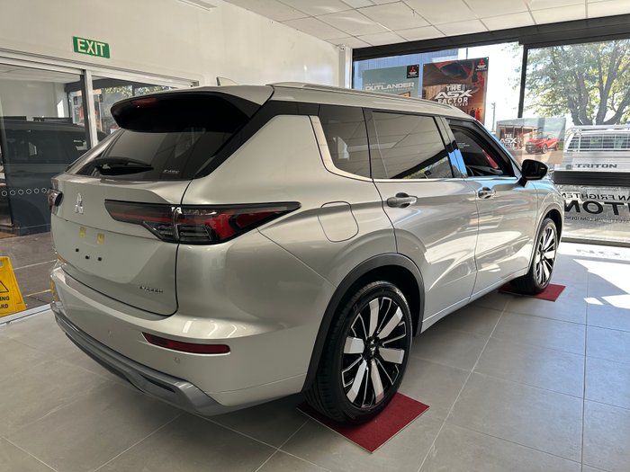 2025 Mitsubishi Outlander Exceed