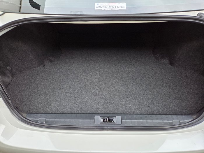 2016 SUBARU LIBERTY 3.6R WHITE
