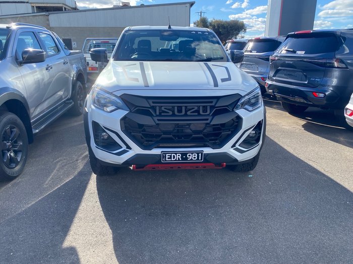 2025 ISUZU D-MAX BLADE
