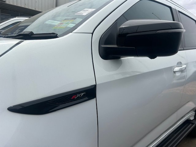 2025 Isuzu MU-X X-TERRAIN MY25.5 MOONSTONE WHITE PEARL