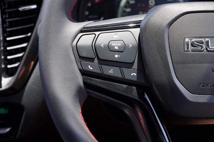 2025 Isuzu D-MAX X-TERRAIN