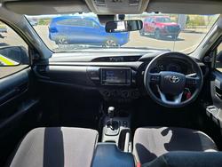 2020 TOYOTA Hilux 4X4 2.8L DSL D/C/C 6AT SR Glacier White