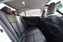 2019 Lexus ES300h ES300h Luxury 2.5L Hybrid Auto CVT Sedan 2435220 002