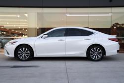 2019 Lexus ES300h ES300h Luxury 2.5L Hybrid Auto CVT Sedan 2435220 002