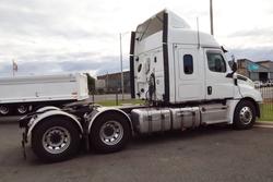 2022 FREIGHTLIN CASCADIA Aut CASCAD WHITE