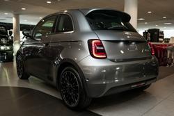 2023 Fiat
                500e La Prima