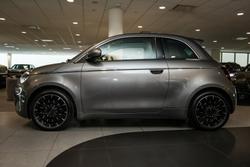 2023 Fiat
                500e La Prima