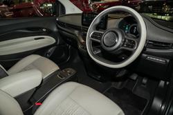 2023 Fiat
                500e La Prima