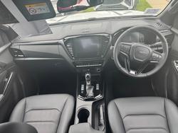 2025 ISUZU D-MAX BLADE