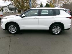 2021 MITSUBISHI OUTLANDER ES 5 SEAT (AWD)