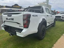 2025 ISUZU D-MAX BLADE