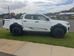 2025 ISUZU D-MAX BLADE