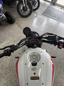 2025 YAMAHA XSR700