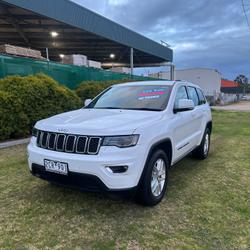 2016 Jeep
                Grand Cherokee Laredo