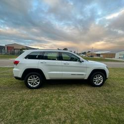 2016 Jeep
                Grand Cherokee Laredo