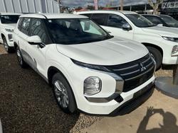 2025 MITSUBISHI
OUTLANDER ES