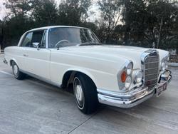 1986 Mercedes
Benz 280 SE