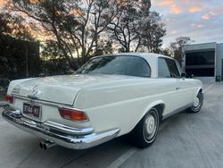 1986 Mercedes
Benz 280 SE