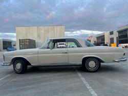 1986 Mercedes
Benz 280 SE
