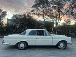 1986 Mercedes
Benz 280 SE
