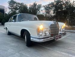 1986 Mercedes
Benz 280 SE