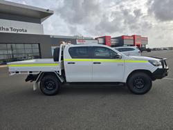2022 Toyota Hilux SR Glacier White