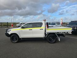 2022 Toyota Hilux SR Glacier White