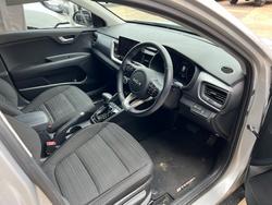 2023 KIA
STONIC SPORT
