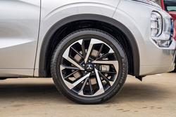 2022 Mitsubishi Outlander Exceed