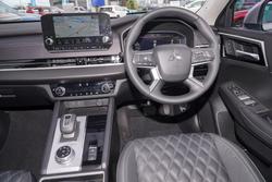 2022 Mitsubishi Outlander Exceed