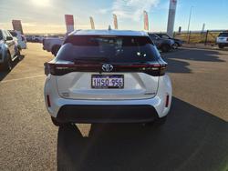2022 Toyota Yaris Cross Hybrid GX White