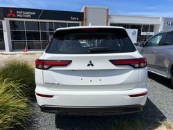 2024 MITSUBISHI Outlander ES