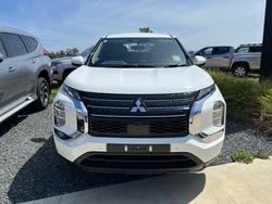 2024 MITSUBISHI Outlander ES