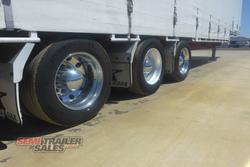 2013 Krueger 22 Pallet Curtainsider with Mezz