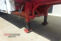 2013 Krueger 22 Pallet Curtainsider with Mezz