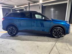 2025 Peugeot 5008 GT Premium Hybrid