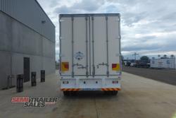 2008 Maxitrans 10 Pallet Dog Curtainsider