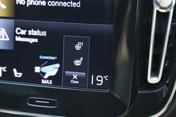 2021 Volvo XC40 T4 Momentum