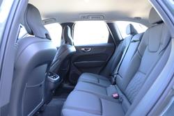 2026 Volvo XC60 Plus B5 Bright
